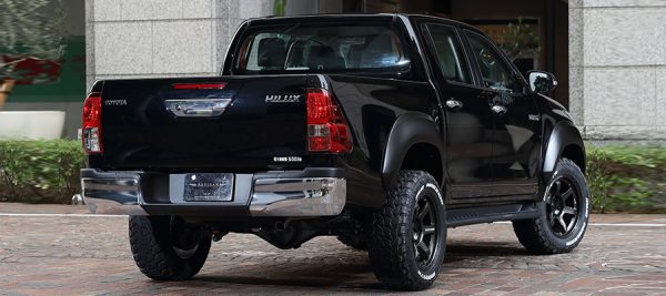 Artisan Spirits Toyota Hilux - Sports Line - Black Label - (2017-2020) - Image 3